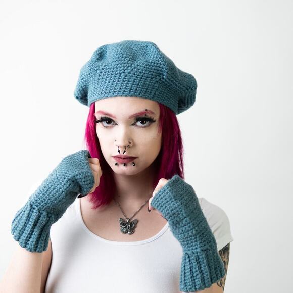 Handmade Crochet Knit Sky Blue Beanie Newsboy Cap & Fingerless Glove Set - Picture 5 of 9